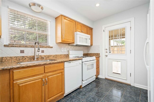 Building Photo - 205 Woodard St