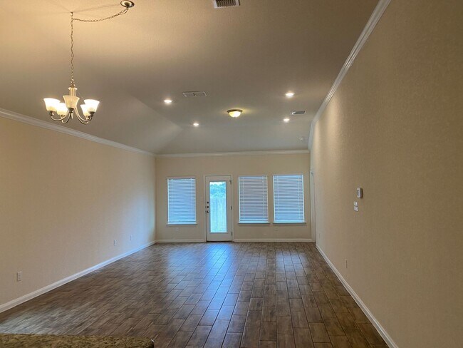 Building Photo - 4 Bedroom 3 Bathroom located in Remuda Ran...