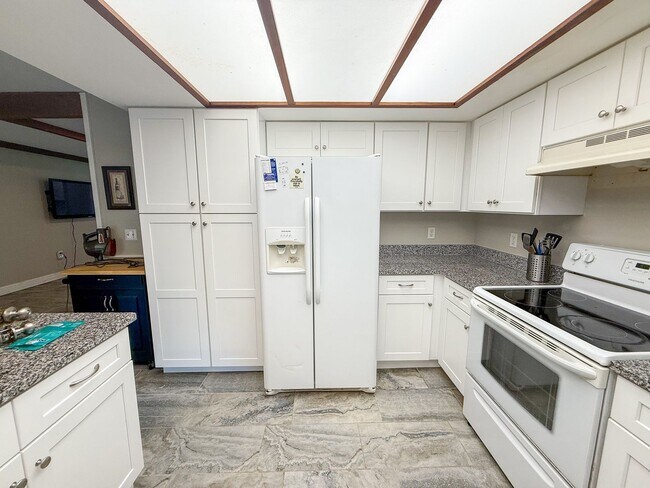 Building Photo - 305 NW 28th Terrace