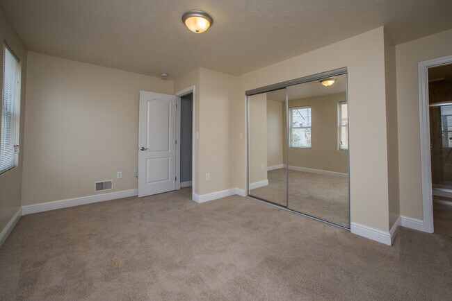 Building Photo - Modern 3-Bedroom 3-Bath  Home for Rent in Mt Washington, Pittsburgh, PA