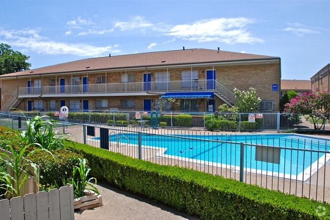 Pool - Woodgate