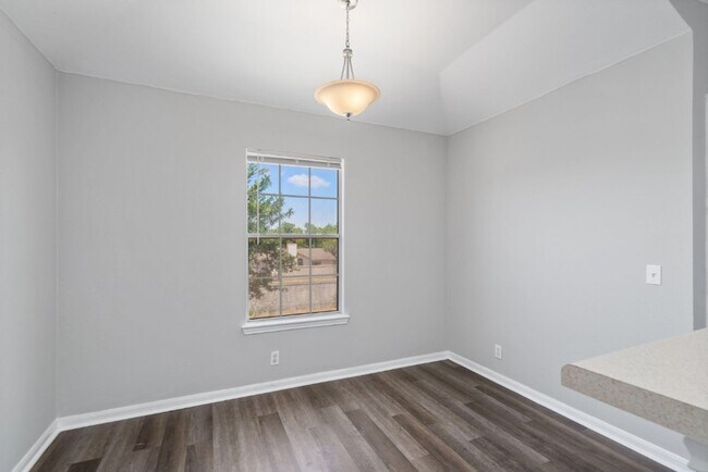 Building Photo - 3301 El Salido Pkwy