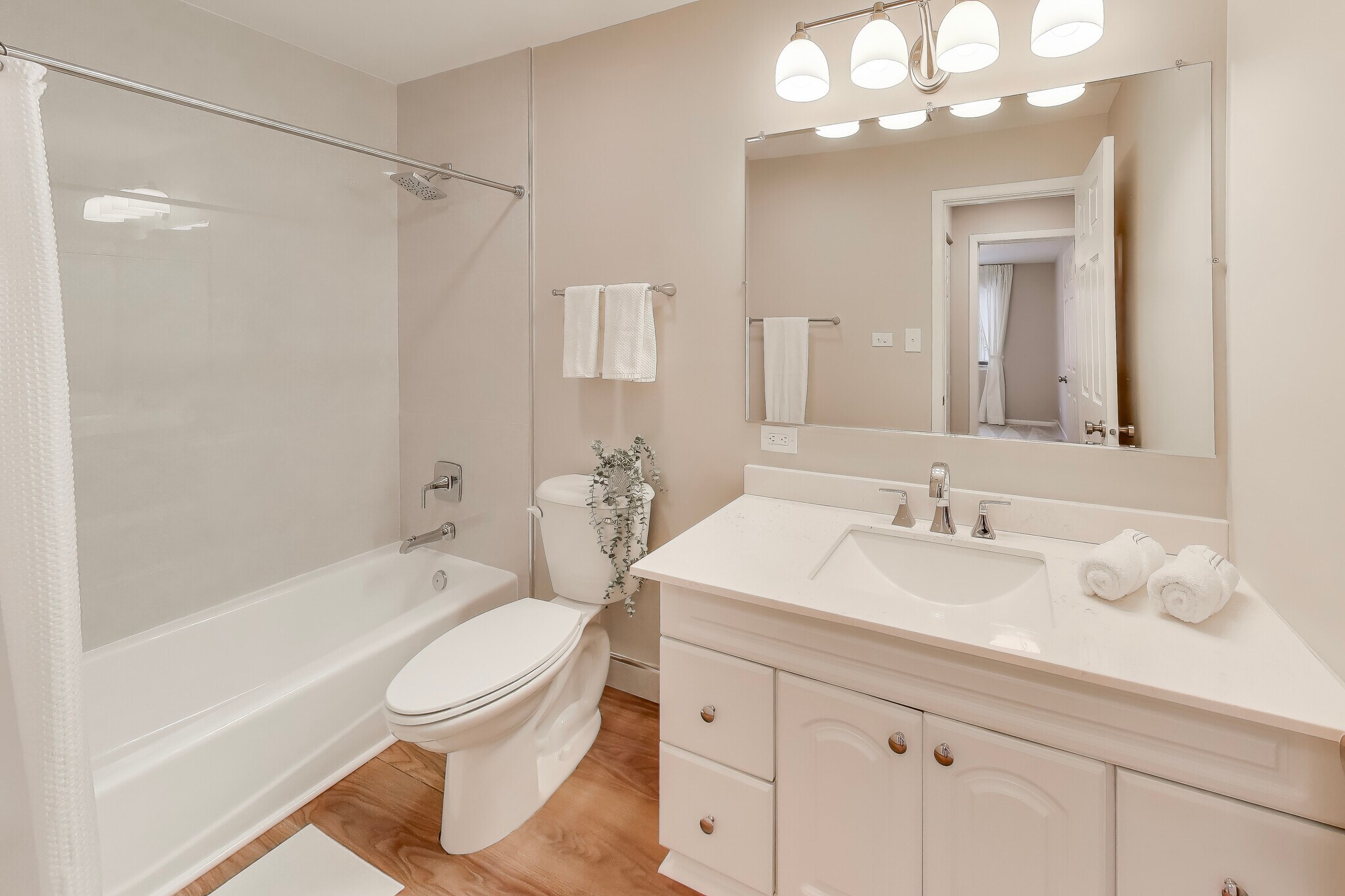 Building Photo - 613 W Central Rd