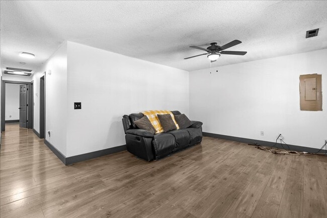 Building Photo - 1609 Roanoke Ave