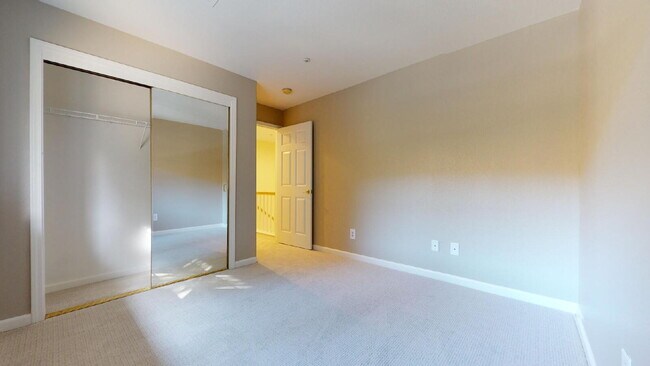 Building Photo - 123 Warbler Ln