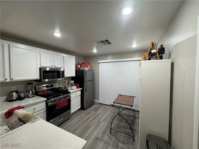 Building Photo - 2050 Towering Pines St