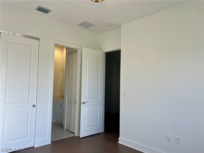 Building Photo - 5114 Panella Ave