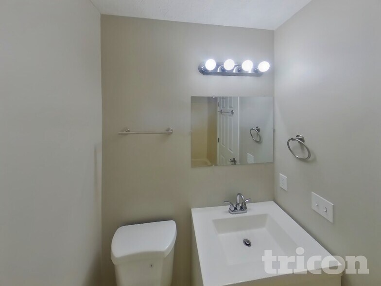 Building Photo - 367 Woodland Green Ct