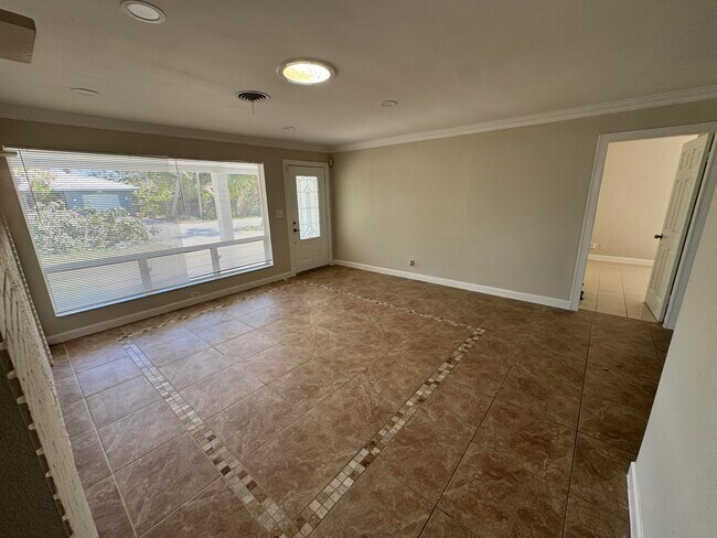 Building Photo - 349 NE 31st St