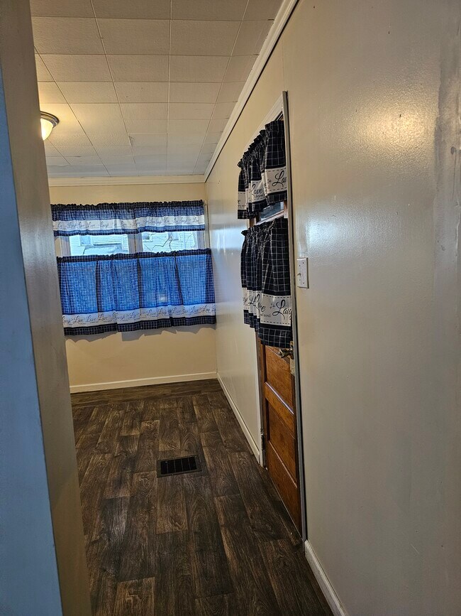 Kitchen pic 2 with back porch. - 401 Franklin St