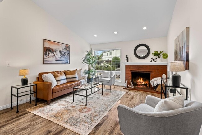 Building Photo - 464 Edelweiss Dr