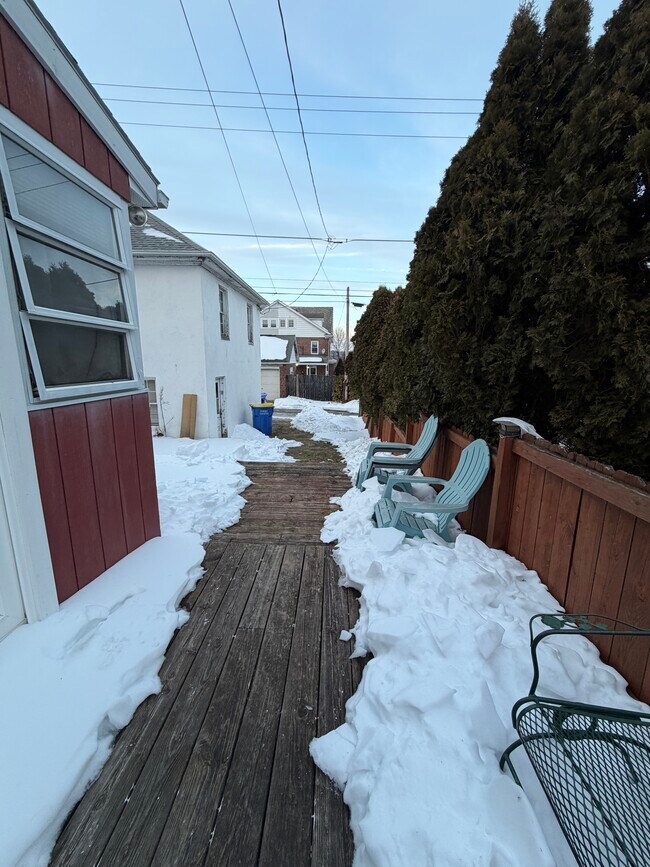 Building Photo - 1541 3rd Ave