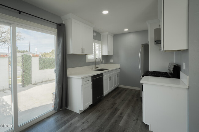 Building Photo - 851 Ivywood Dr