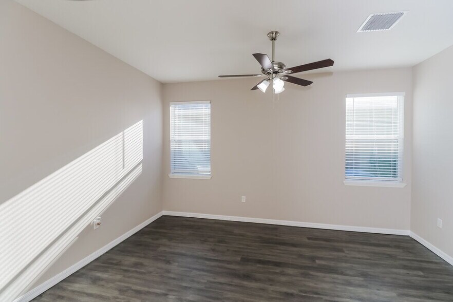 Building Photo - 30745 Water Lily Dr
