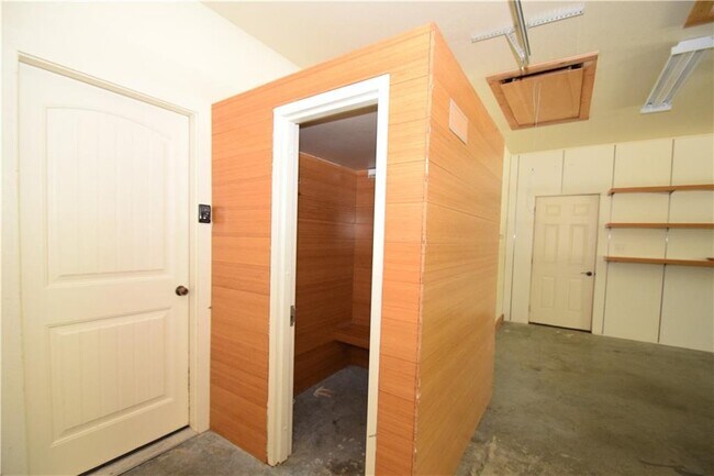 Building Photo - 4004 SW Layton Rd