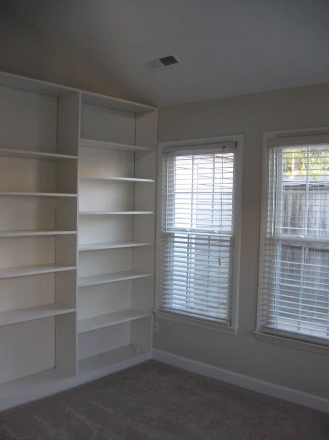 Building Photo - One Story Townhouse in Adams Farm