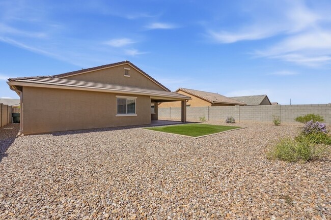 Building Photo - 4bedroom 2 bath single family home!