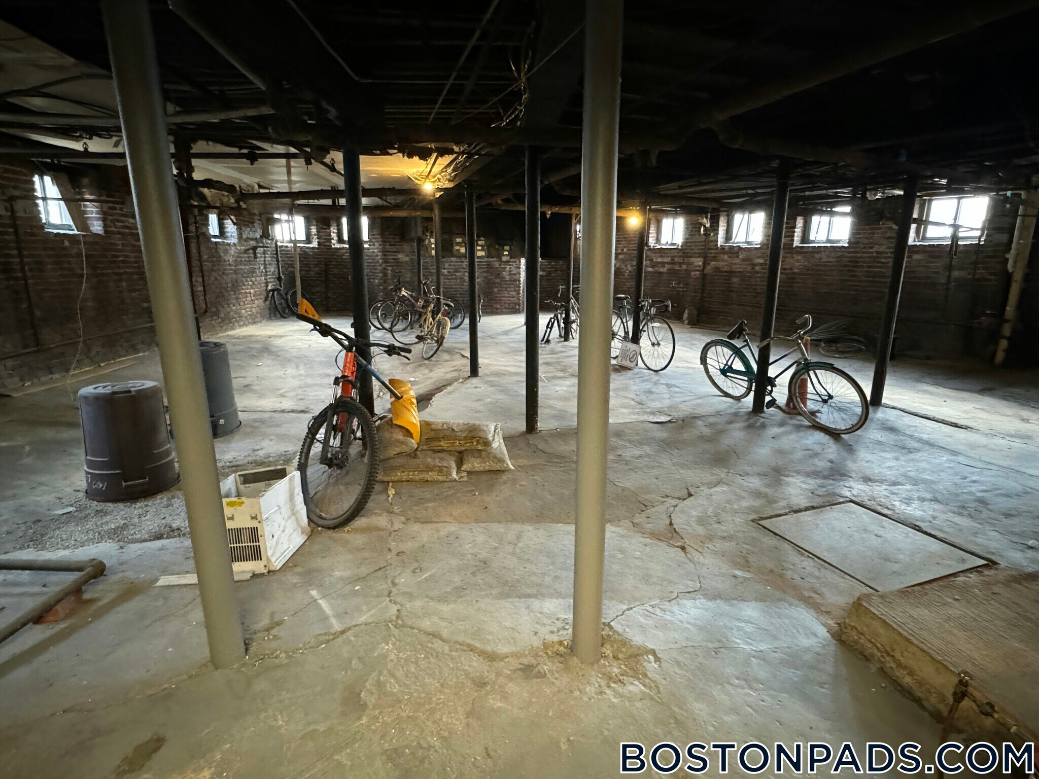 Building Photo - 100 Linden St