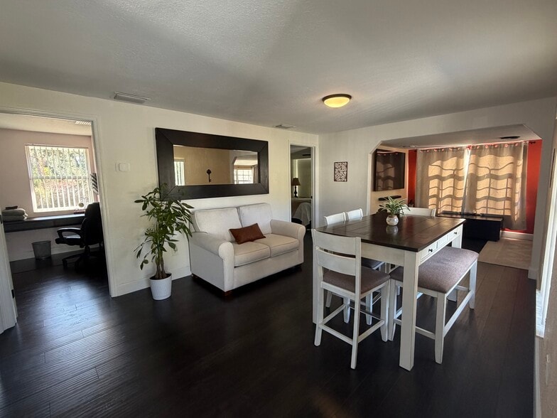 Building Photo - 203 W Crest Ave