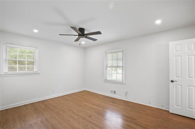 Building Photo - 1811 Mary Lou Ln SE