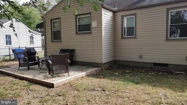 Building Photo - 127 Edison Rd