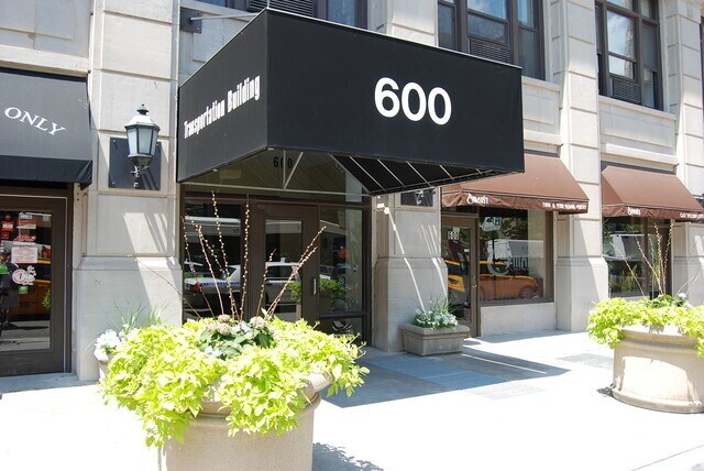 Primary Photo - 600 S Dearborn St