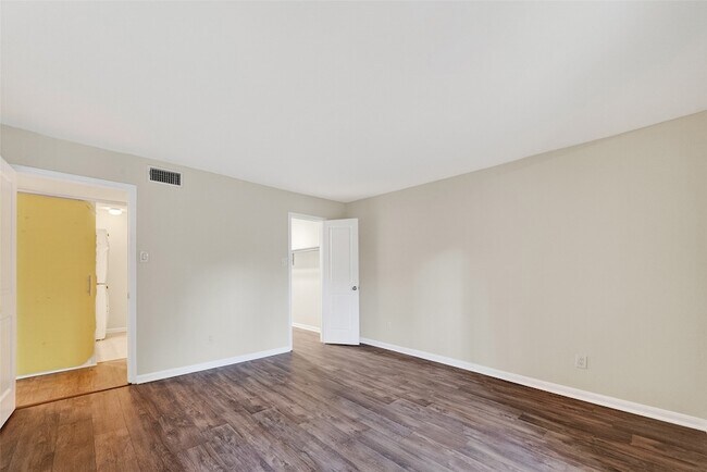 Building Photo - 3700 W Clay St