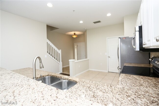 Building Photo - 796 Hampton Cir