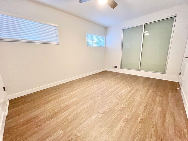 Building Photo - Modern 2 Bedroom Peninsula Gem Steps from the Shore