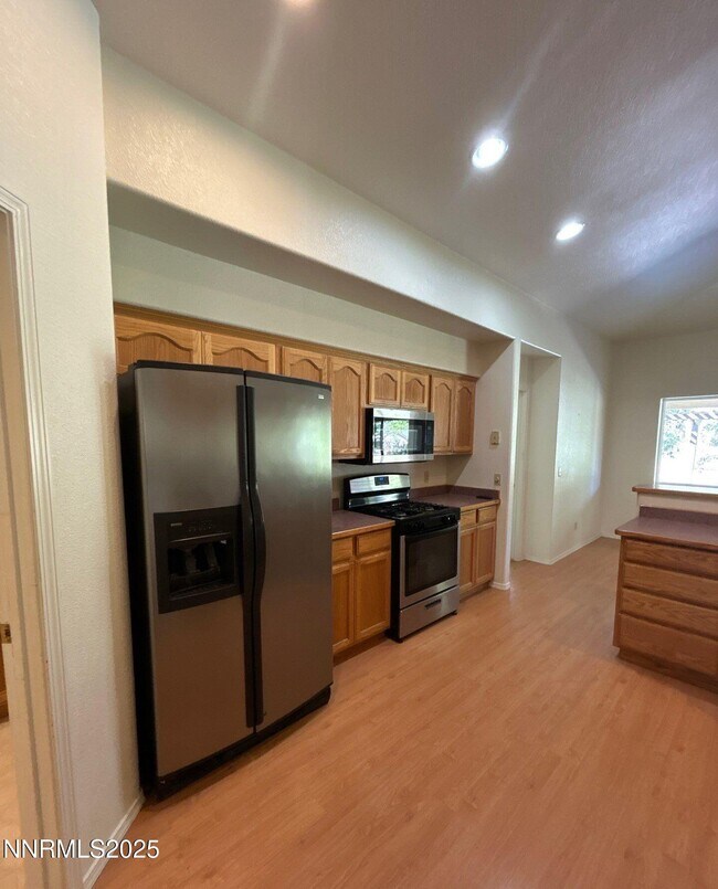 Building Photo - 5390 Vinewood Cir