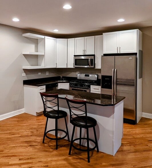 Primary Photo - 2619 N Harding Ave