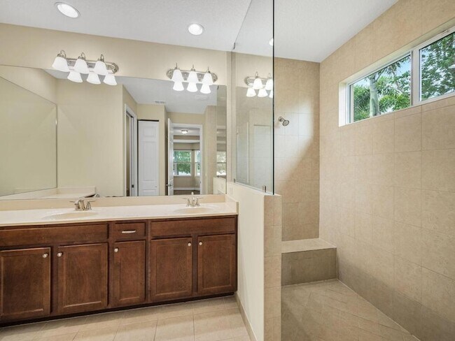 Building Photo - 12190 SW Bennington Cir