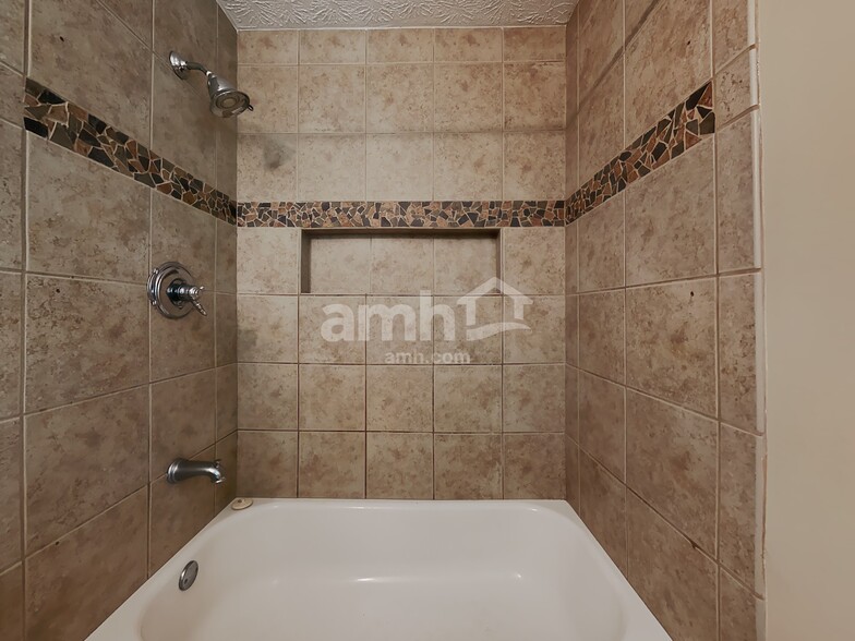Building Photo - 4758 Jamerson Forest Cir