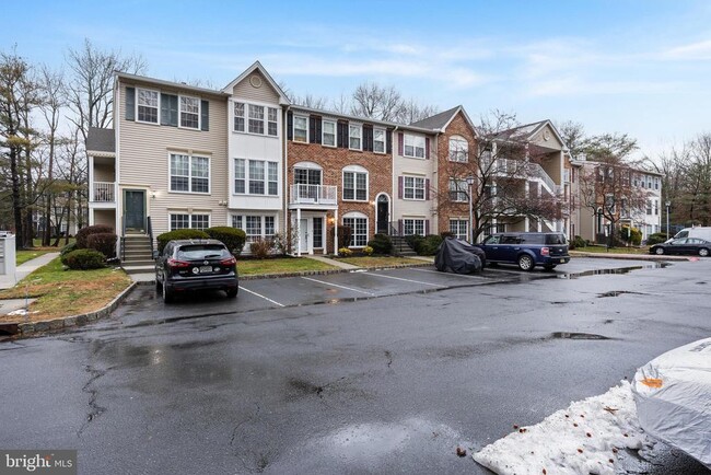 Building Photo - 98 Chambord Ct