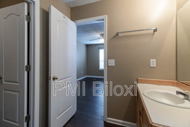 Building Photo - 14045 Dunnbarton Dr