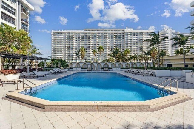 Building Photo - 5600 Collins Ave