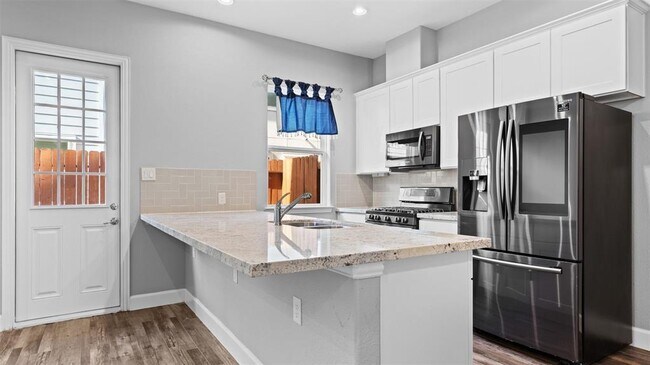 Building Photo - 5419 Camaguey St