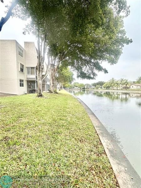 Building Photo - 9330 Lime Bay Blvd