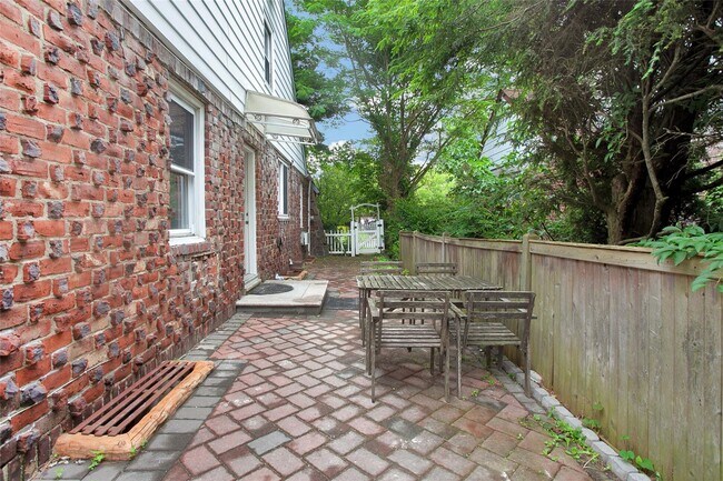 Building Photo - 72 Berkshire Rd