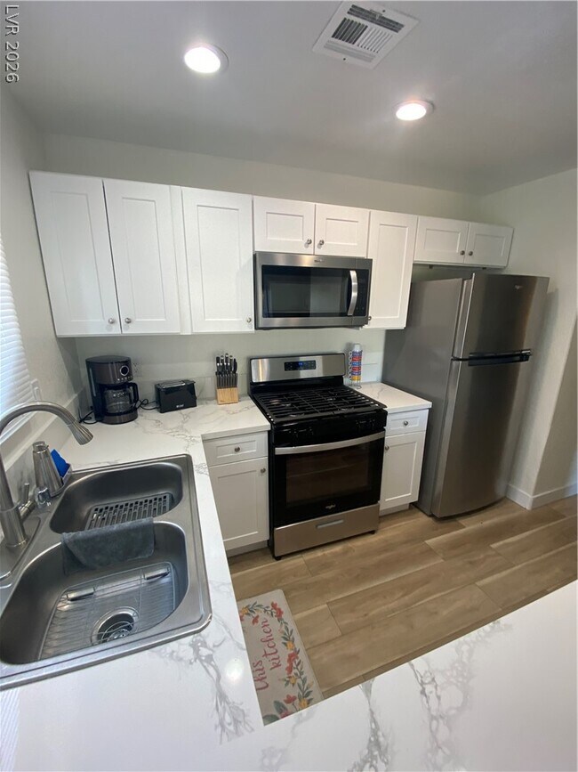 Building Photo - 5028 S Rainbow Blvd