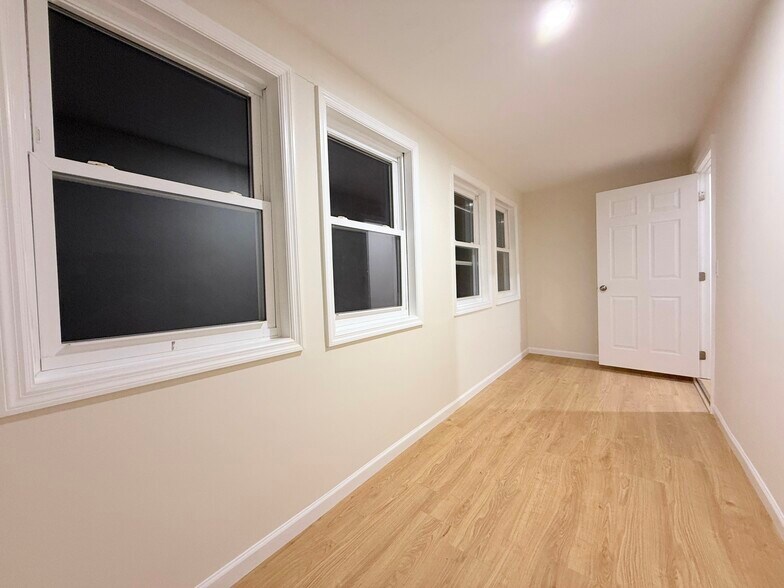 Building Photo - 356 Carnegie Pl