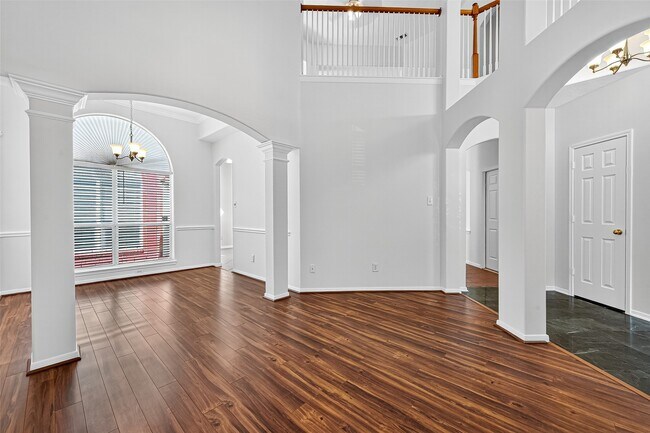 Building Photo - 15618 Edgemere Ct
