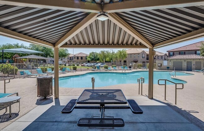 Building Photo - 1250 S Rialto