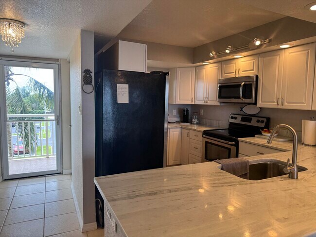 Building Photo - 3200 N Hwy A1A