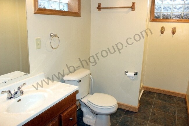 Building Photo - Desirable Southside Location!