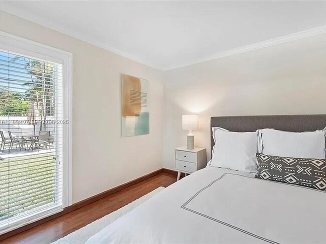 Building Photo - 5371 N Bay Rd