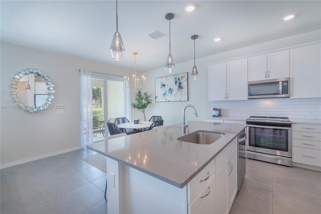 Building Photo - 5077 Eucalyptus Dr