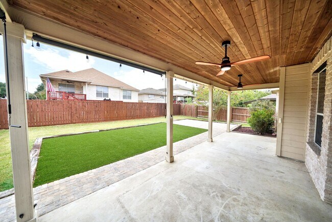 Building Photo - Gorgeous 5-Bedroom, 3.5-Bathroom Home Near...