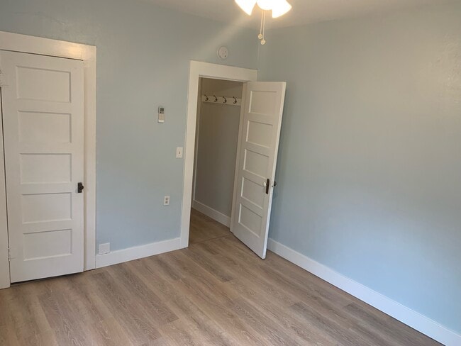 Building Photo - 450 W Sherman St