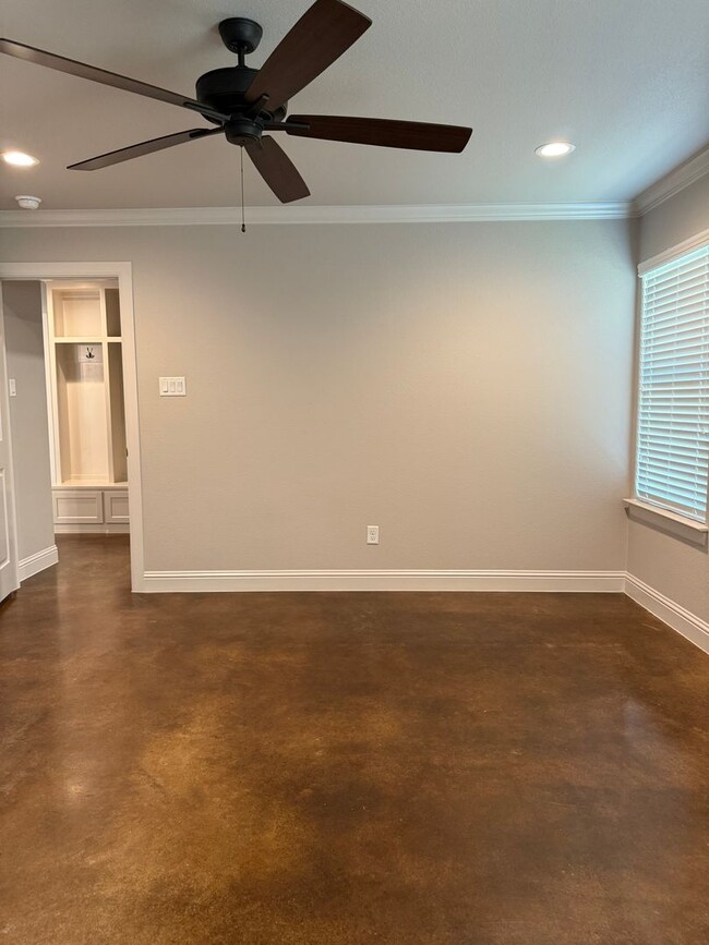 Building Photo - HORSE PROPERTY 4/2/2 + 4 acres in Peaster ...